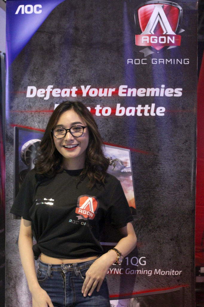 The irresistibly kawaii Sachzna graced the AGON booth and even treated the fans with a few games of Street Fighter!