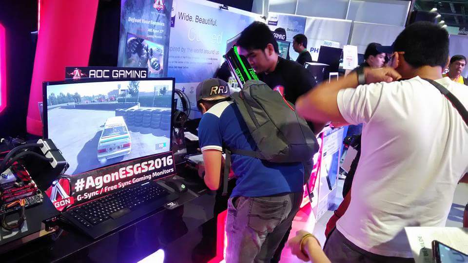 Guests took the time to register to get freebies and souvenirs courtesy of AOC Gaming and Philips Monitors!