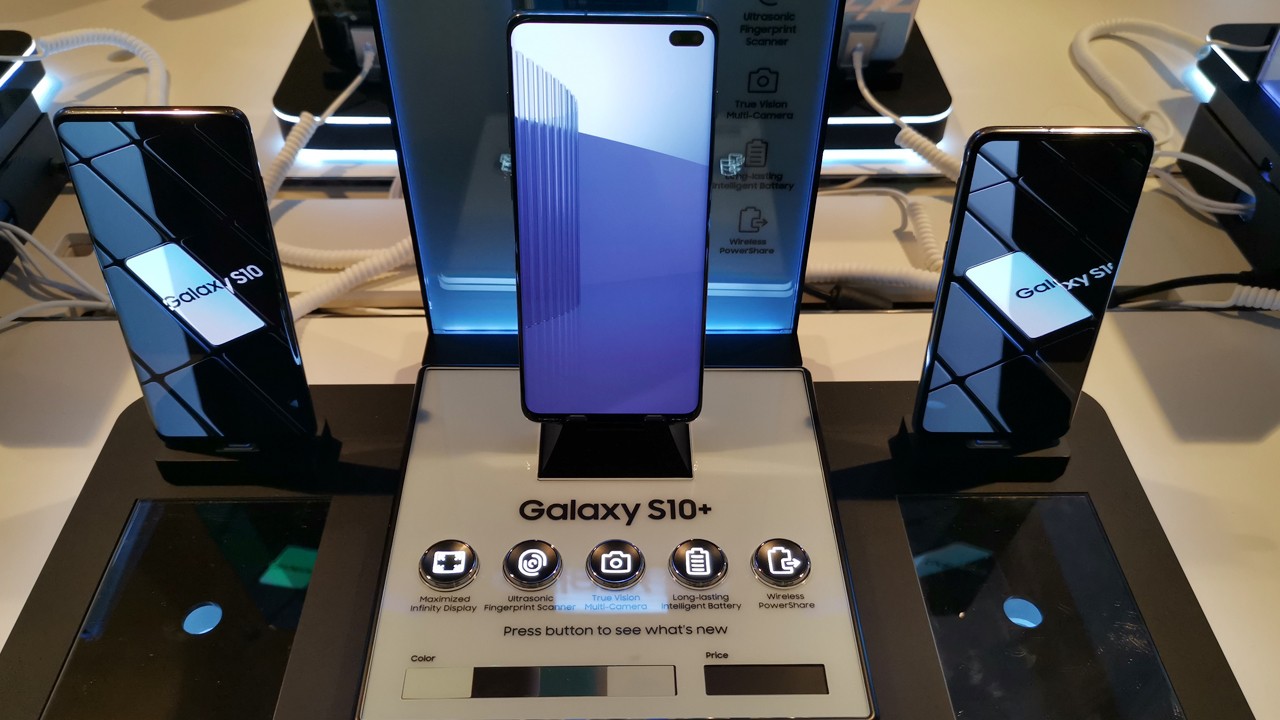 Hands-on and Initial Impression on the Samsung Galaxy S10 ...