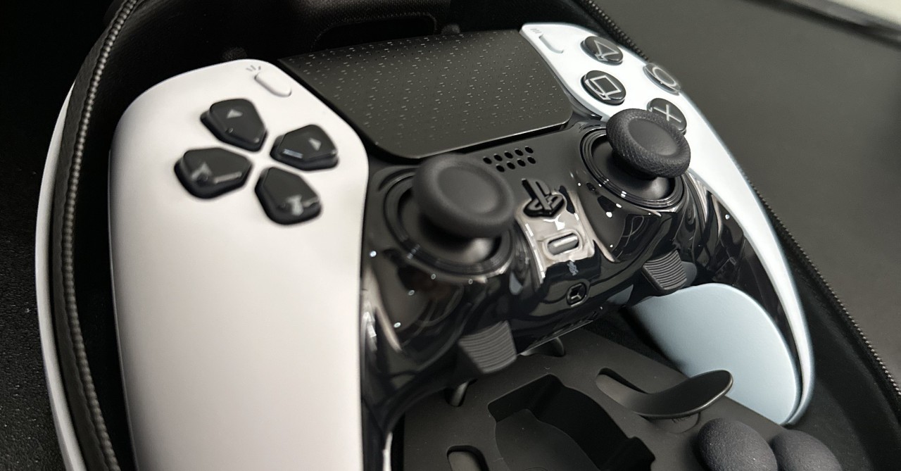 DualSense Edge Review: Sony's $200 PS5 Controller Tested vs Regular  DualSense, Scuf + More! 