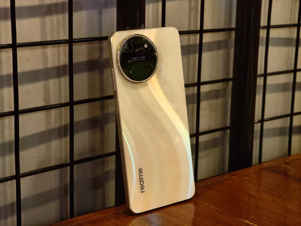 realme 11 smartphone review