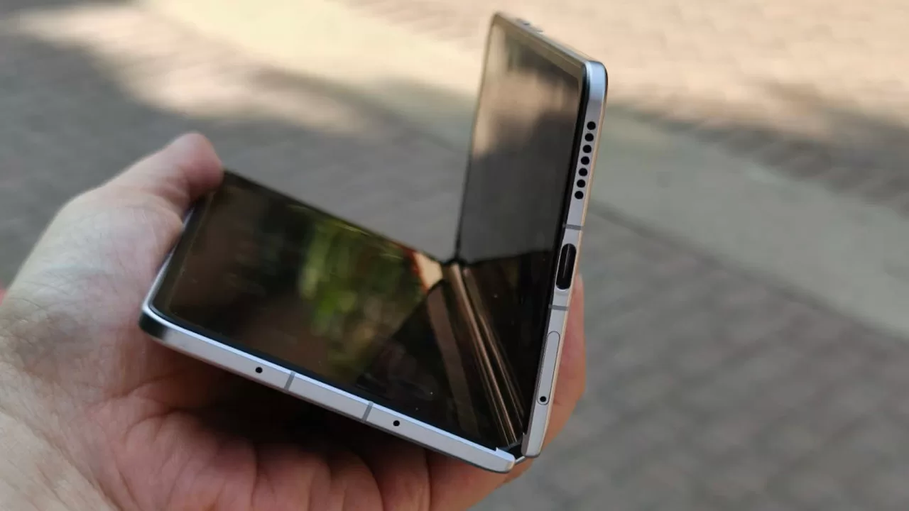 HONOR reveals the Magic V6, a cutting-edge flagship foldable