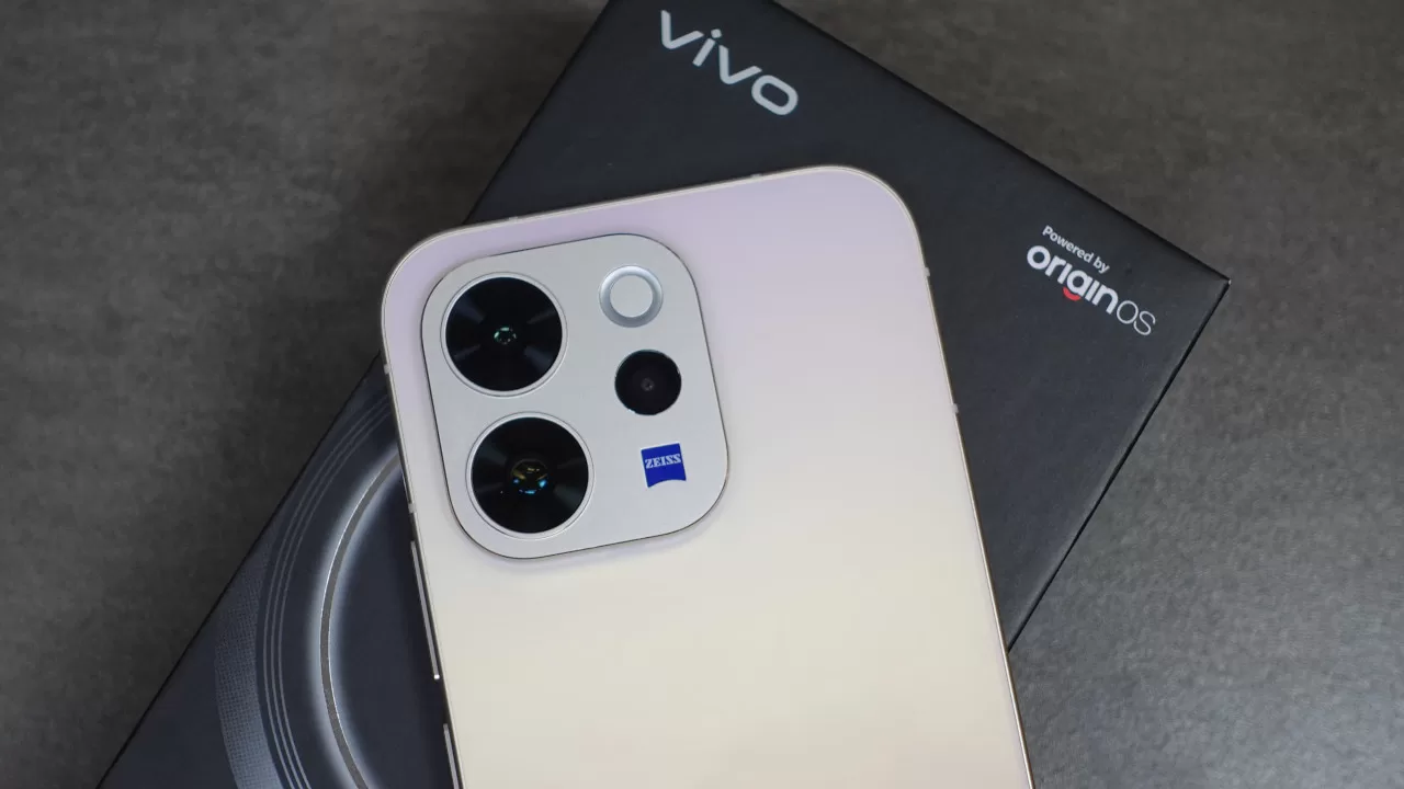 The vivo V70 Lets You Capture Your Golden Moments in Style